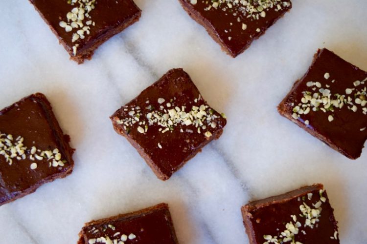 Double-Chocolate-No-Bake-Brownies-Maria-Marlowe-3-750×500