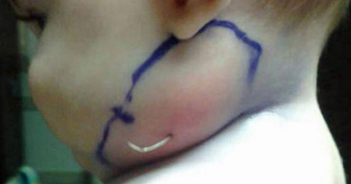 baby neck feather FI